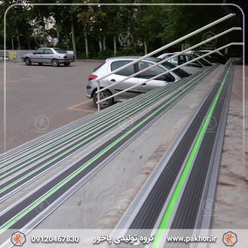 بدأت شركة باخور نشاطها بانتاج نموذجية اولی بادری، ألمنيوم بادری، وفرامل سلالم ، ومنتجات سلامة مواقف السيارات