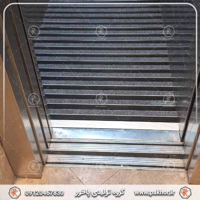 قیمت پادری مدرن؛ نجات دهنده نامرئی از کثیفی دائمی کف