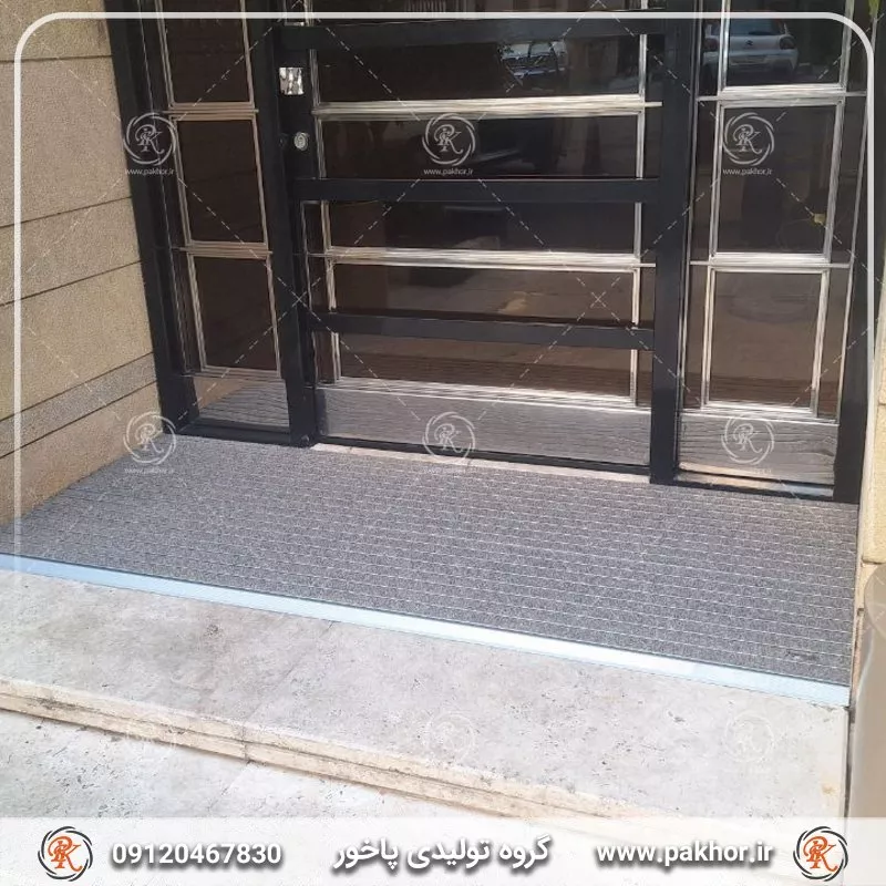 حذف خاک و ماسه کفش قبل از ورود به خانه