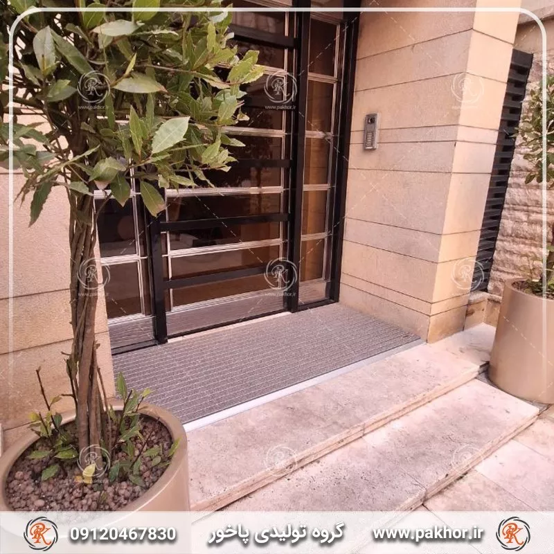 حذف خاک و ماسه کفش قبل از ورود به خانه