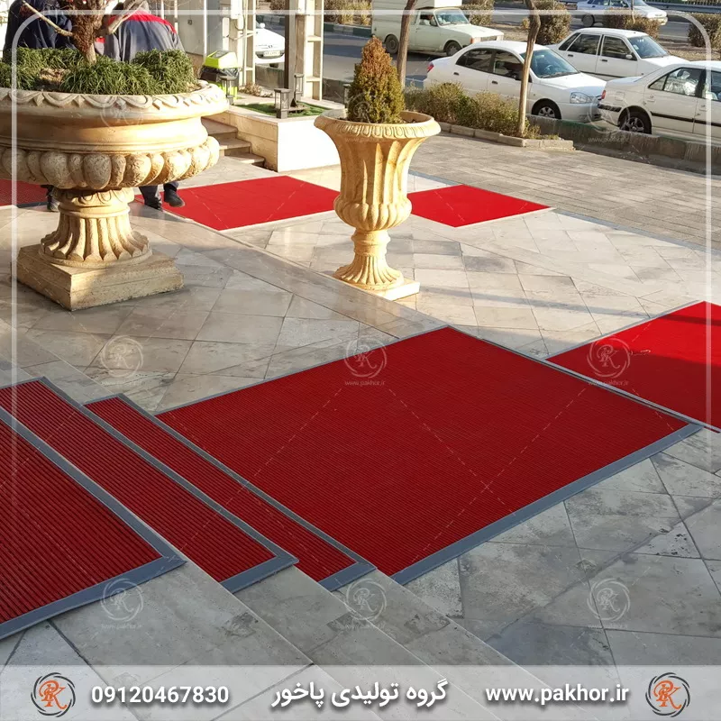 ترکیبی ایده آل از ایمنی و استایل در استخرها با کفپوش استخری