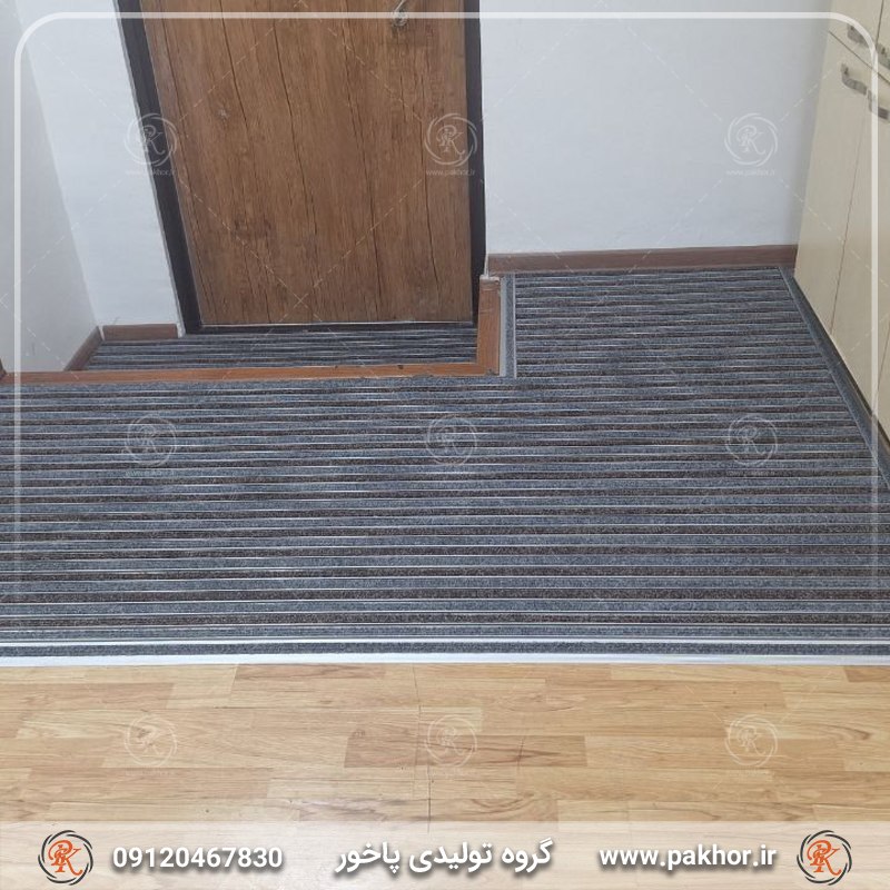 پادری با رمپ فلزی