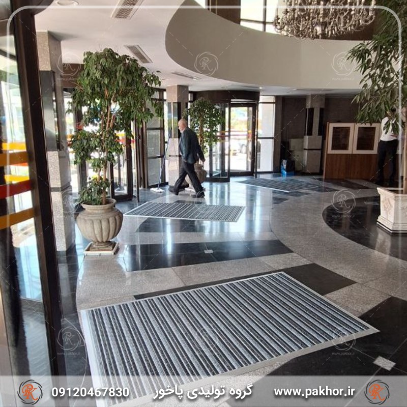پادری طرح دار