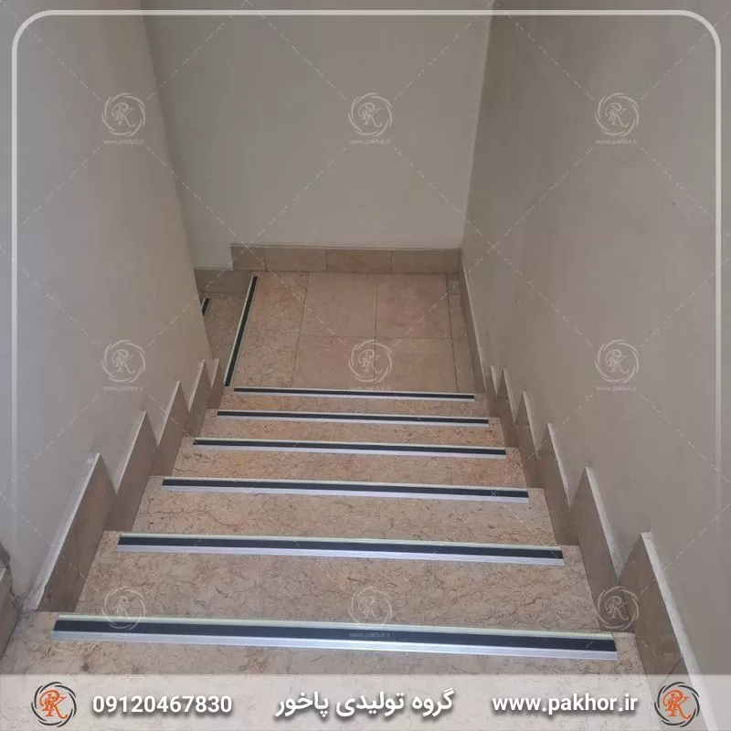 ترمز پله آلومینیومی تک کانال تخت رویه لاستیک کد S13