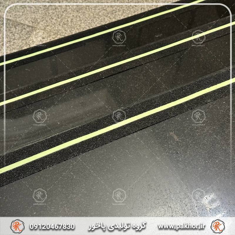 ترمز پله سیلیسی پشت چسبدار با نوار شبتاب