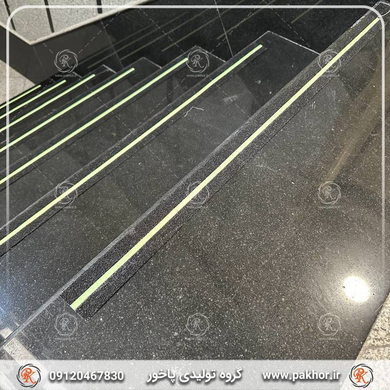 ترمز پله سیلیسی پشت چسبدار با نوار شبتاب