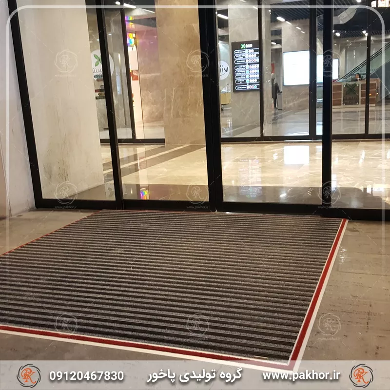 نمونه اجرا شده پادری آلومینیومی شیار دار موکت دو سانتی کد M5