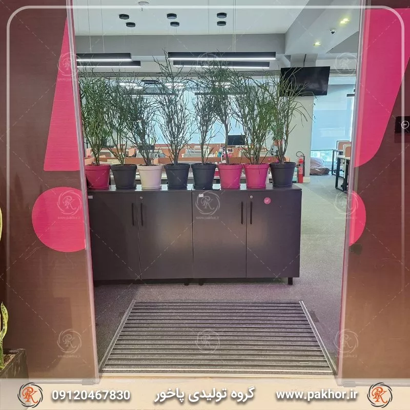 نمونه اجرا شده پادری آلومینیومی شیار دار موکت دو سانتی کد M5