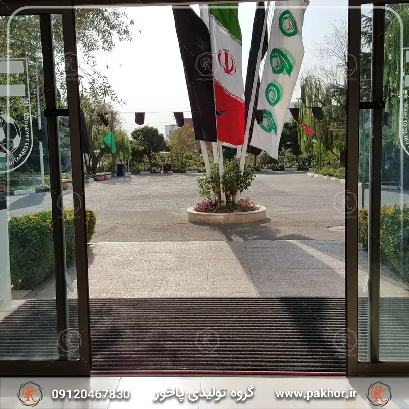 نمونه اجرا شده پادری آلومینیومی شیار دار موکت دو سانتی کد M5