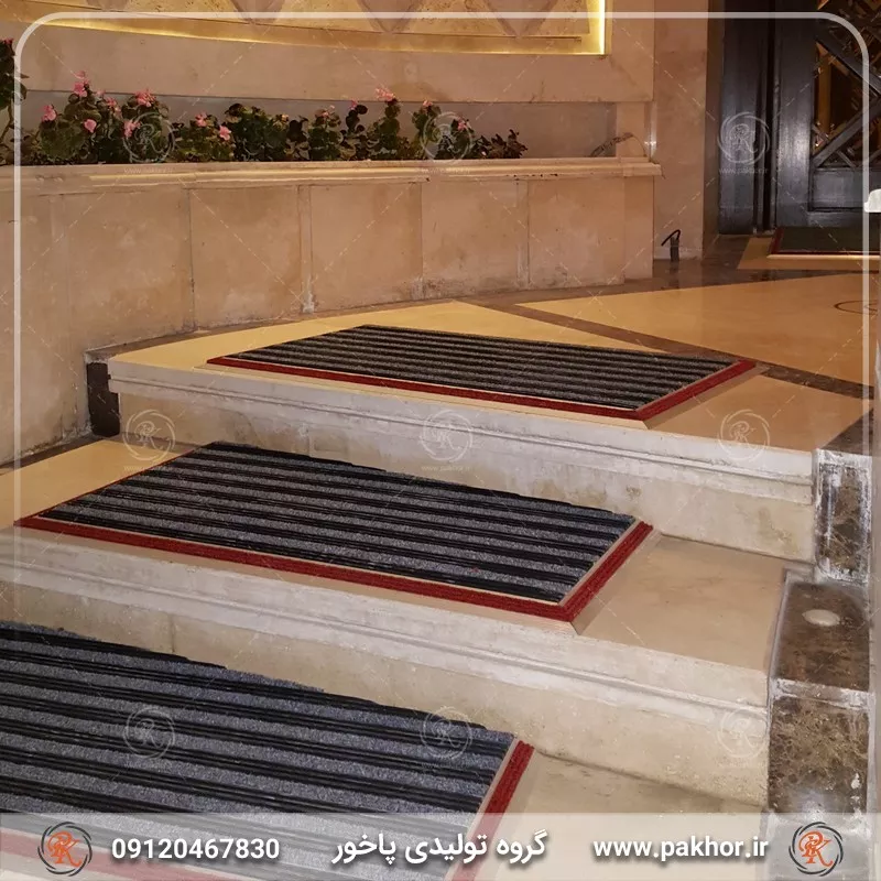 نمونه اجرا شده پادری آلومینیومی شیار دار موکت دو سانتی کد M5