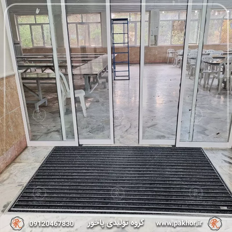 نمونه اجرا شده پادری آلومینیومی شیار دار موکت دو سانتی کد M5