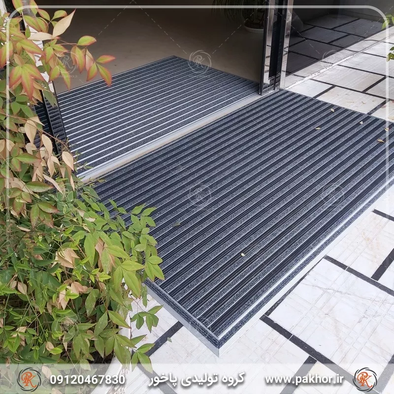 نمونه اجرا شده پادری آلومینیومی شیار دار موکت دو سانتی کد M5