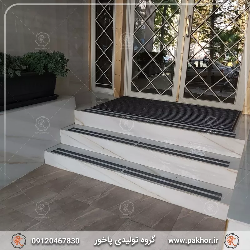 نمونه اجرا شده پادری آلومینیومی شیار دار موکت دو سانتی کد M5