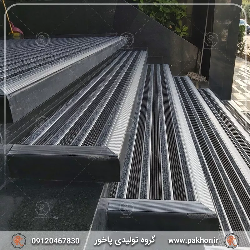 نمونه اجرا شده پادری آلومینیومی شیار دار موکت یک سانتی کد M6