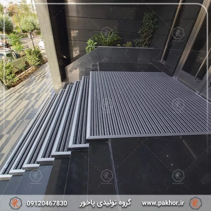 نمونه اجرا شده پادری آلومینیومی شیار دار موکت یک سانتی کد M6