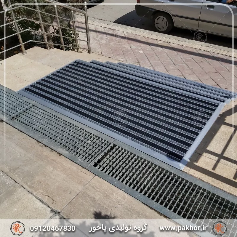 نمونه اجرا شده پادری آلومینیومی شیار دار موکت یک سانتی کد M6