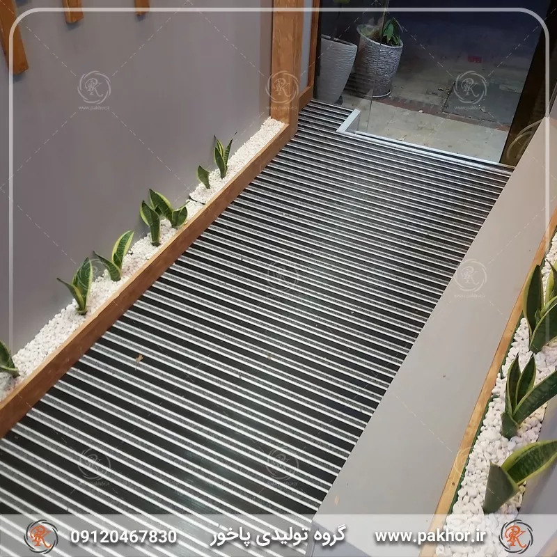 نمونه اجرا شده پادری آلومینیومی شیار دار موکت یک سانتی کد M6