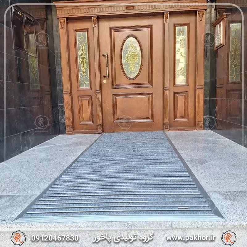 نمونه اجرا شده پادری آلومینیومی شیار دار موکت یک سانتی کد M6