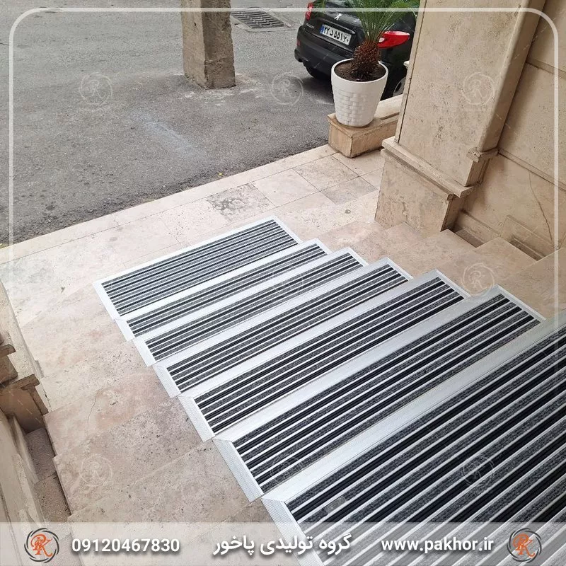 نمونه اجرا شده پادری آلومینیومی شیار دار موکت یک سانتی کد M6